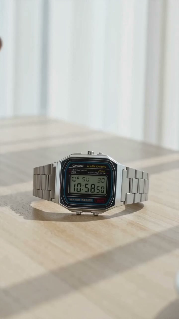 Noah silver vintage digital watch Try-On