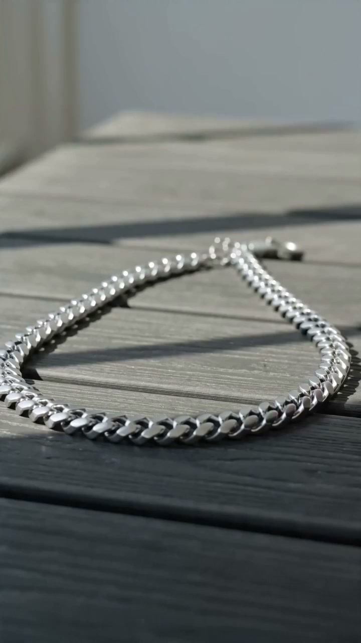 Ethan silver Figaro chain necklace Try-On
